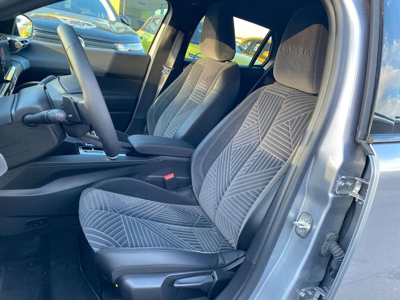 Lancia Ypsilon usata a Milano (9)