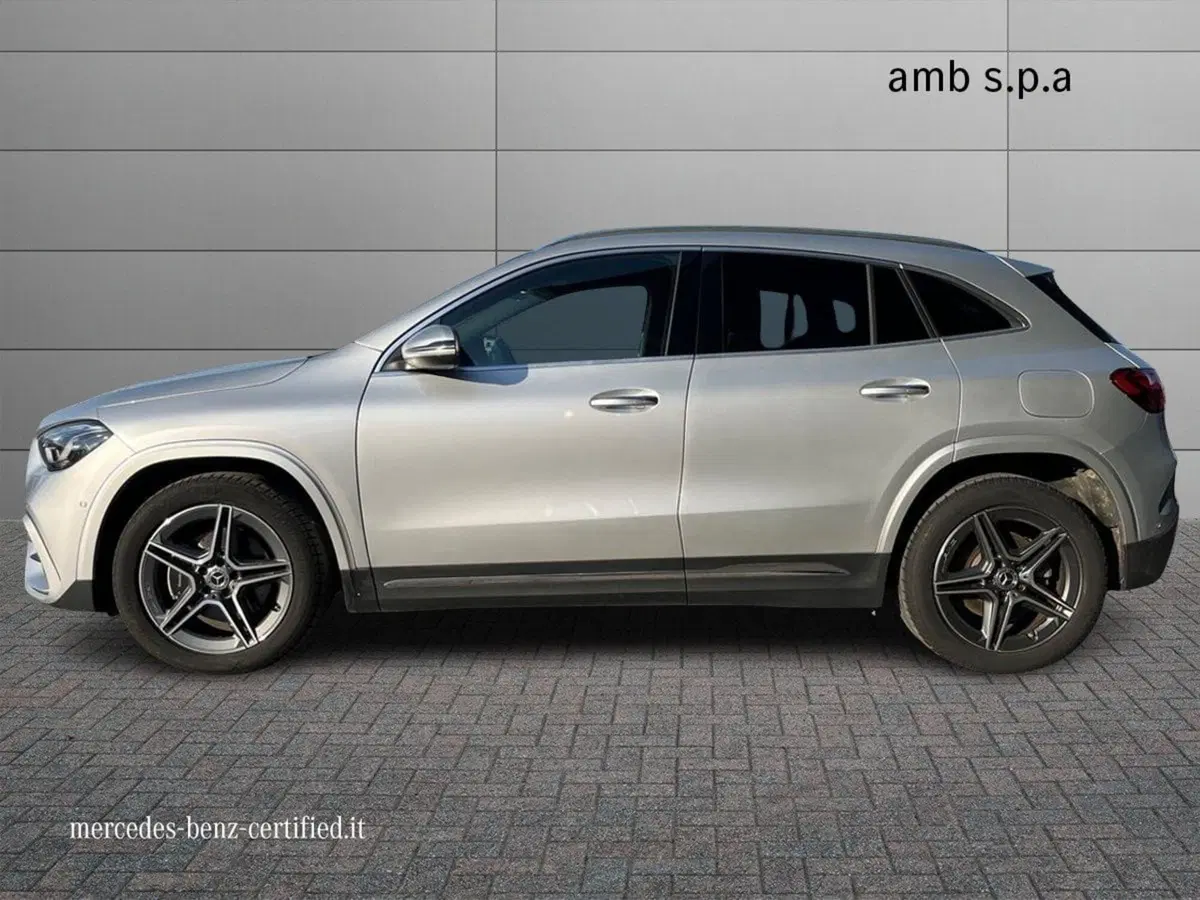 Mercedes-Benz GLA SUV usata a Napoli (6)