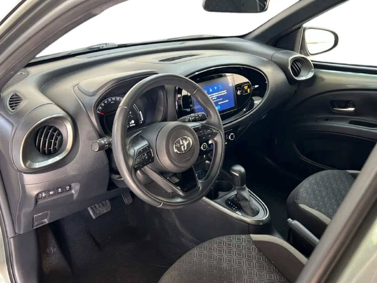 Toyota Aygo X usata a Roma (15)