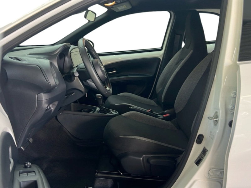 Toyota Aygo X usata a Roma (14)