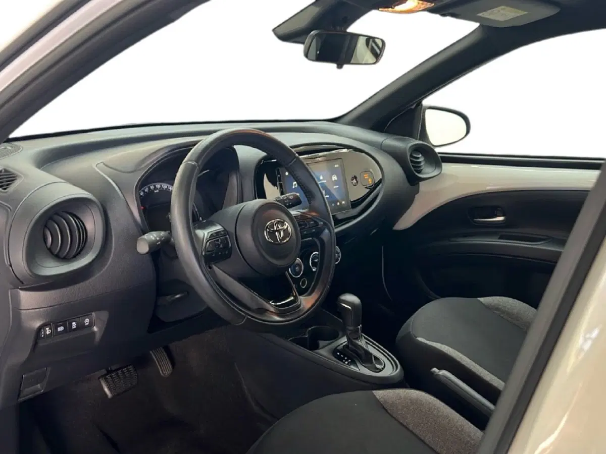 Toyota Aygo X usata a Roma (15)