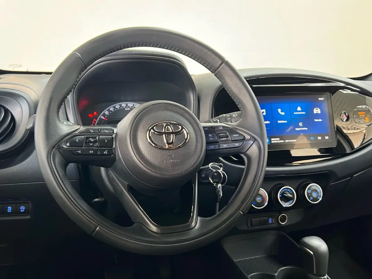 Toyota Aygo X usata a Roma (12)