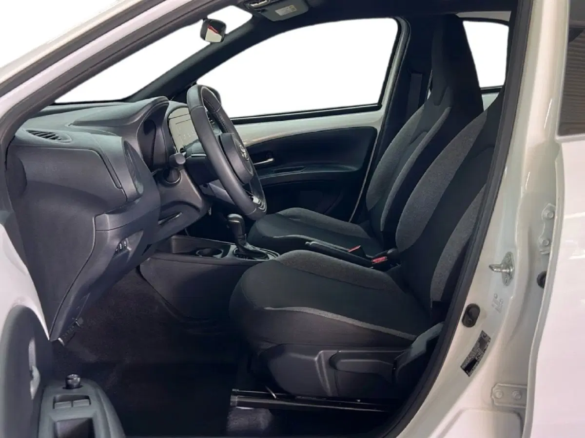 Toyota Aygo X usata a Roma (14)