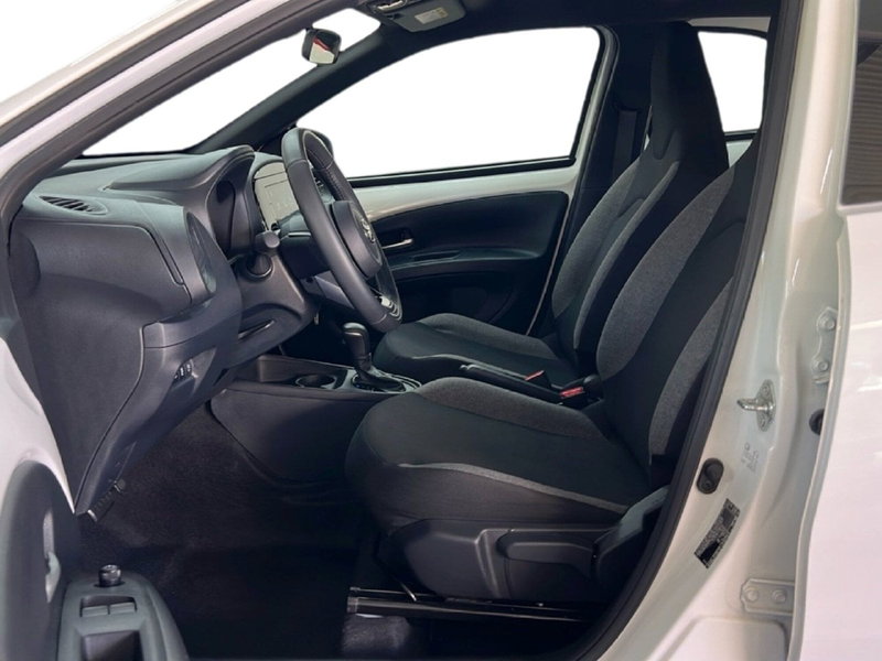 Toyota Aygo X usata a Roma (14)