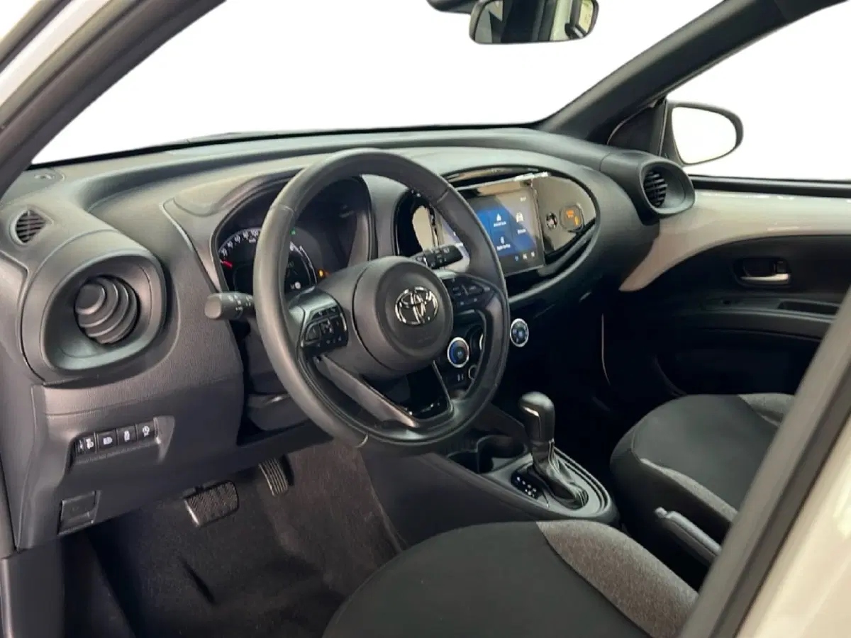 Toyota Aygo X usata a Roma (15)