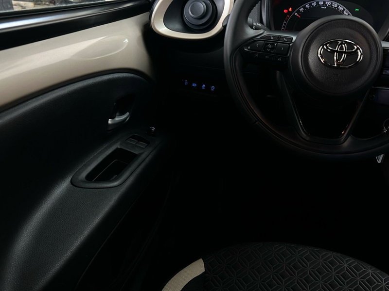 Toyota Aygo X usata a Roma (13)