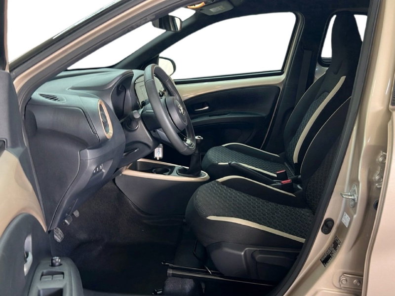 Toyota Aygo X usata a Roma (14)