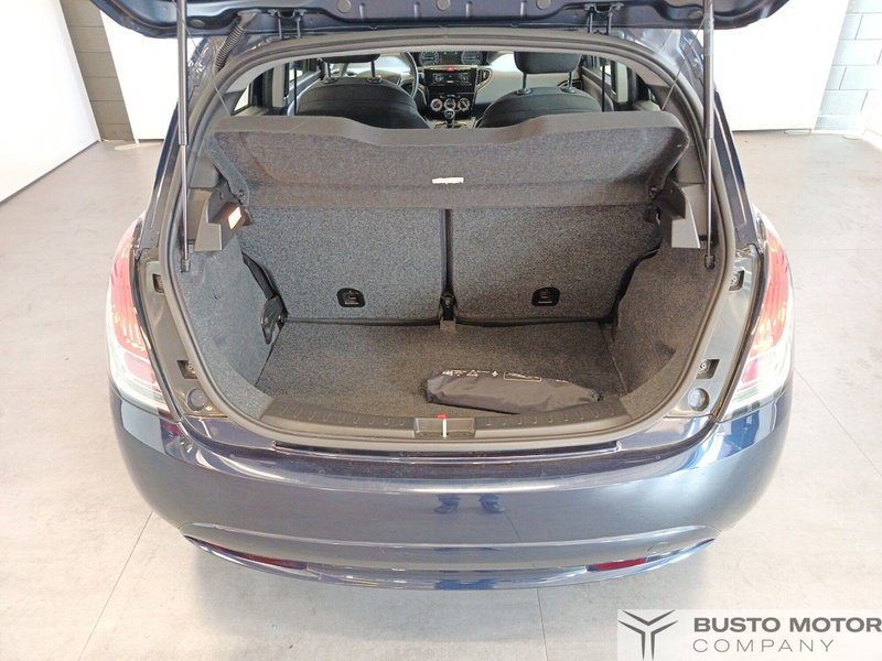 Lancia Ypsilon usata a Varese (10)