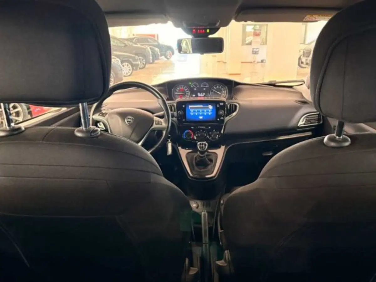 Lancia Ypsilon usata a Caltanissetta (16)