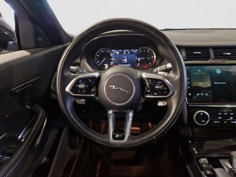 Jaguar E-Pace usata a Livorno (16)