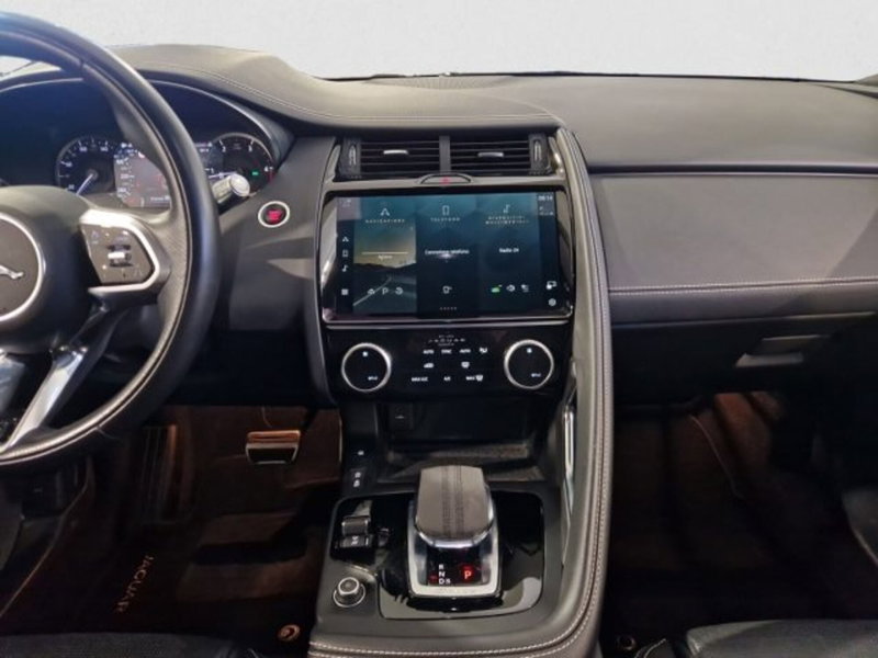 Jaguar E-Pace usata a Livorno (17)