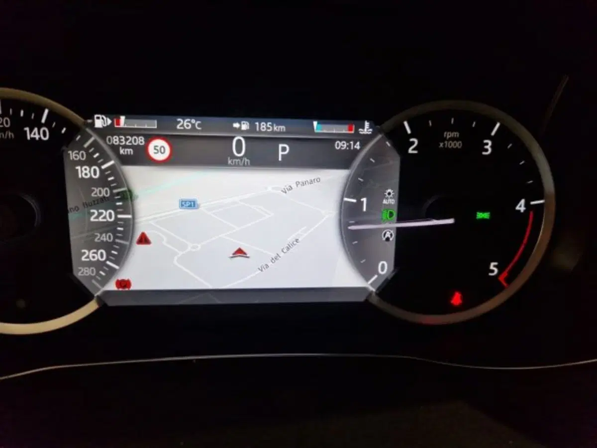 Jaguar E-Pace usata a Livorno (12)