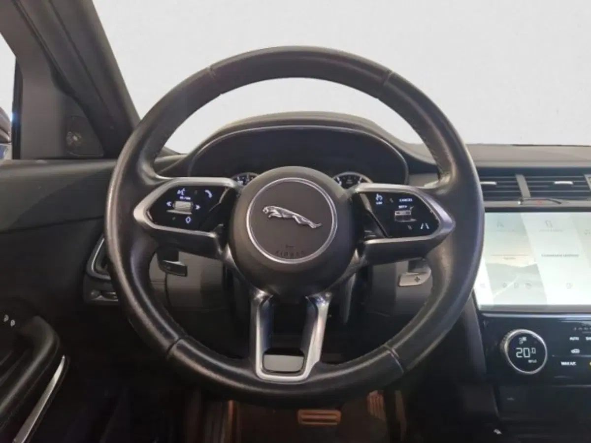 Jaguar E-Pace usata a Livorno (16)