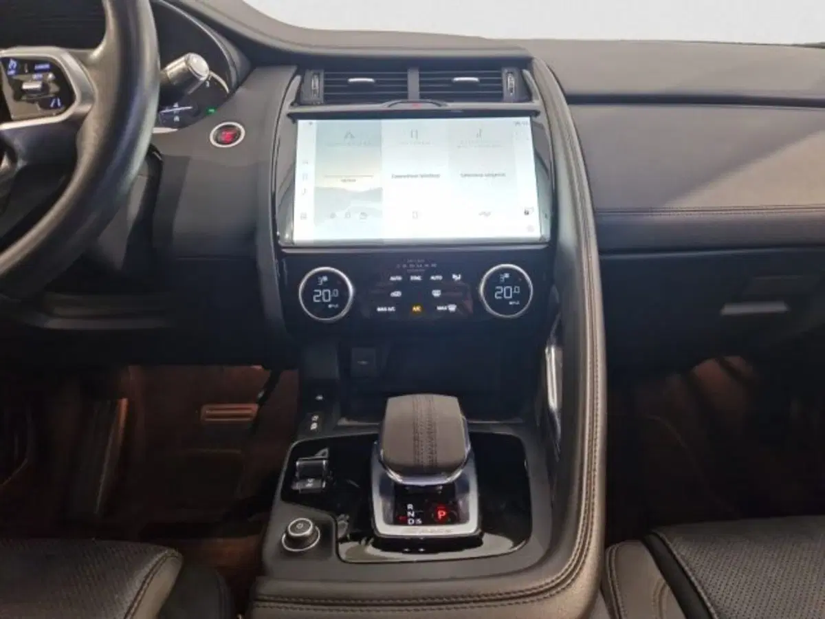 Jaguar E-Pace usata a Livorno (17)