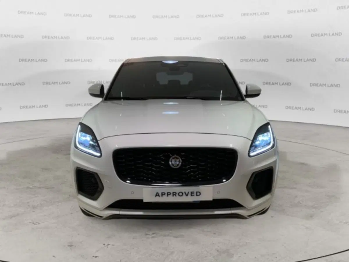 Jaguar E-Pace usata a Livorno (9)