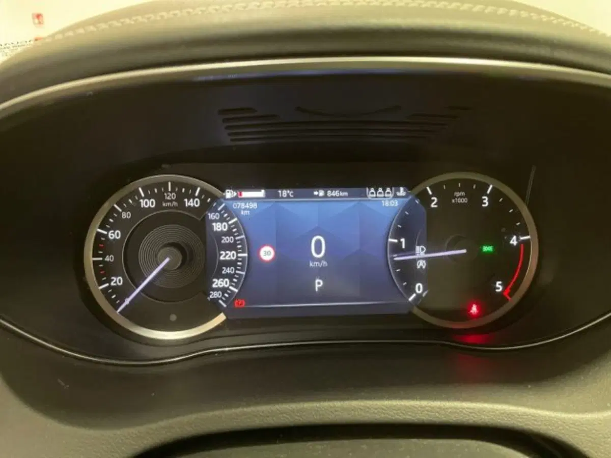 Jaguar E-Pace usata a Livorno (11)