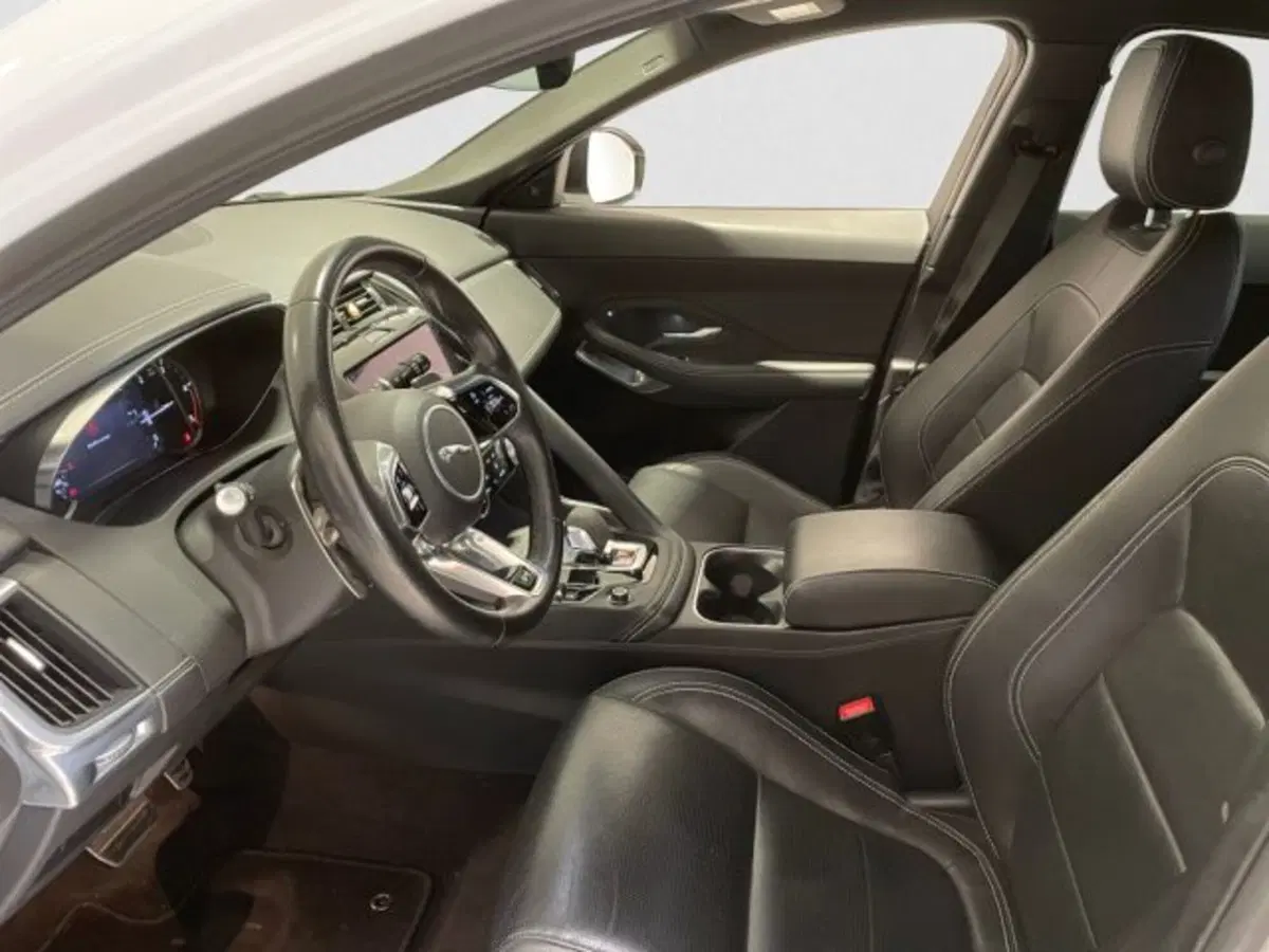 Jaguar E-Pace usata a Livorno (14)