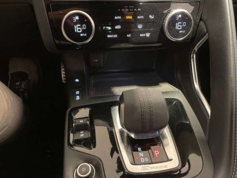 Jaguar E-Pace usata a Livorno (18)