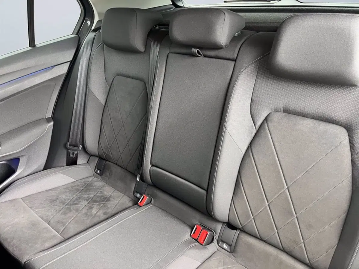 Volkswagen Golf Variant usata a Milano (12)