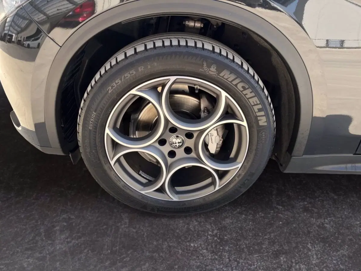 Alfa Romeo Stelvio usata a Milano (9)