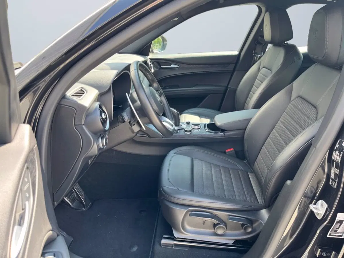Alfa Romeo Stelvio usata a Milano (11)