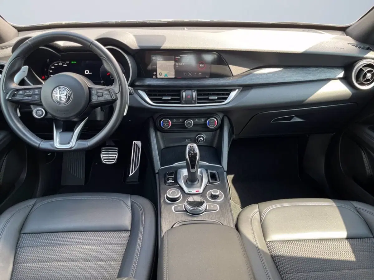 Alfa Romeo Stelvio usata a Milano (12)