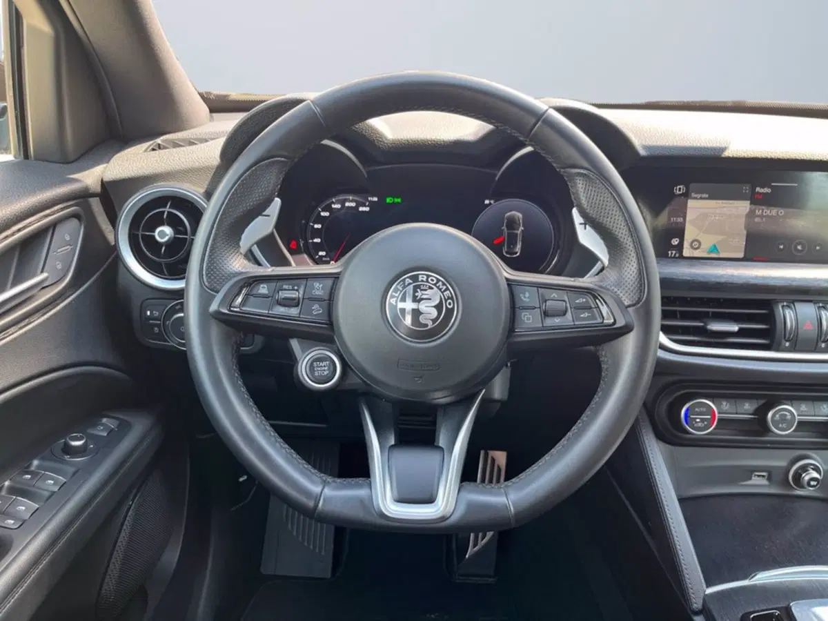 Alfa Romeo Stelvio usata a Milano (14)