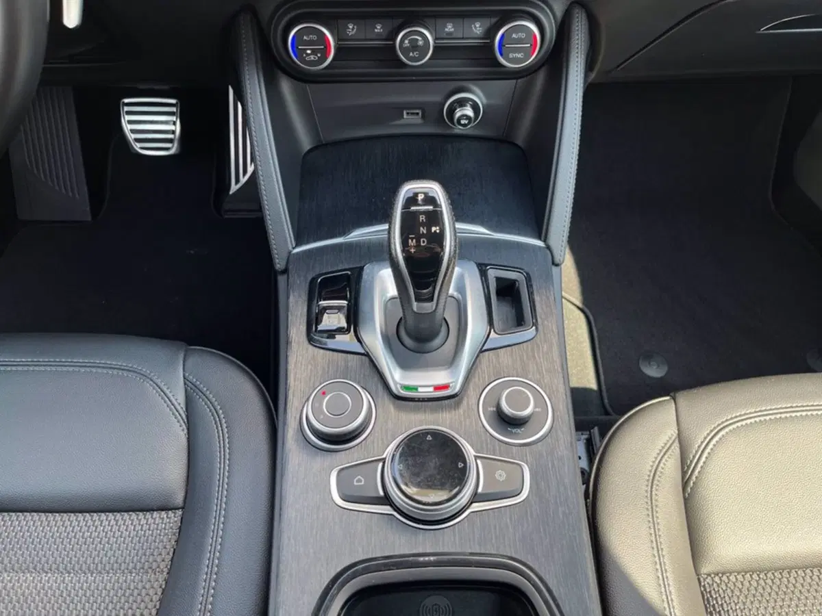 Alfa Romeo Stelvio usata a Milano (17)