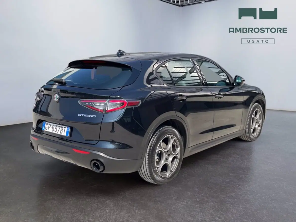 Alfa Romeo Stelvio usata a Milano (5)