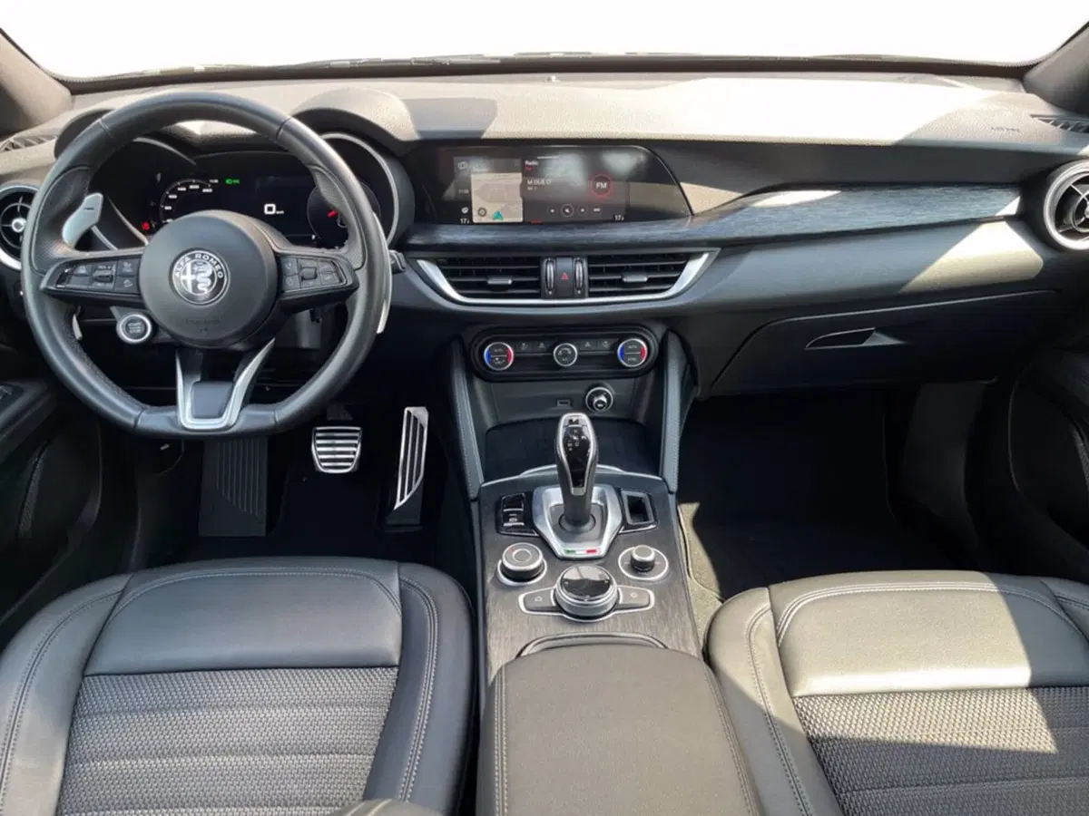 Alfa Romeo Stelvio usata a Milano (10)