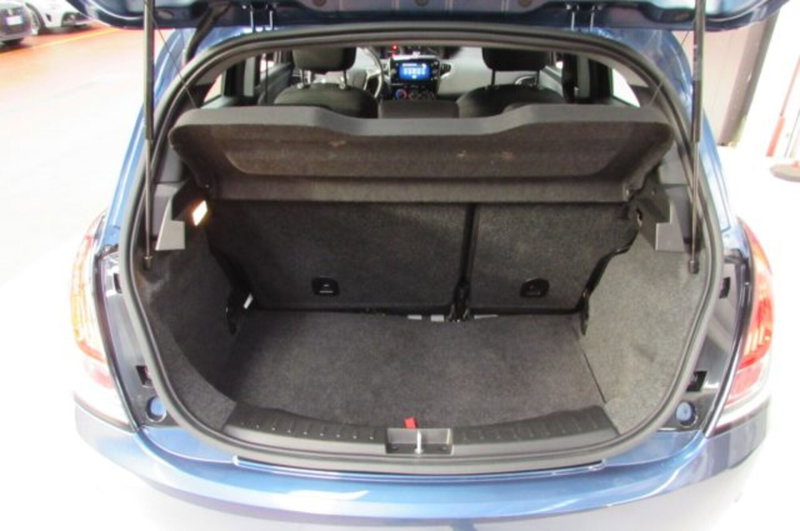 Lancia Ypsilon usata a Milano (13)
