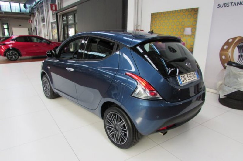 Lancia Ypsilon usata a Milano (3)
