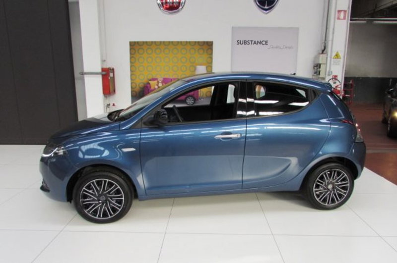 Lancia Ypsilon usata a Milano (4)