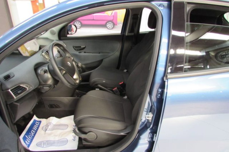 Lancia Ypsilon usata a Milano (6)