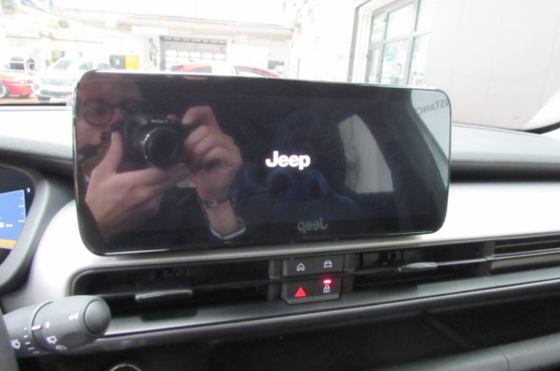 Jeep Avenger nuova a Milano (10)
