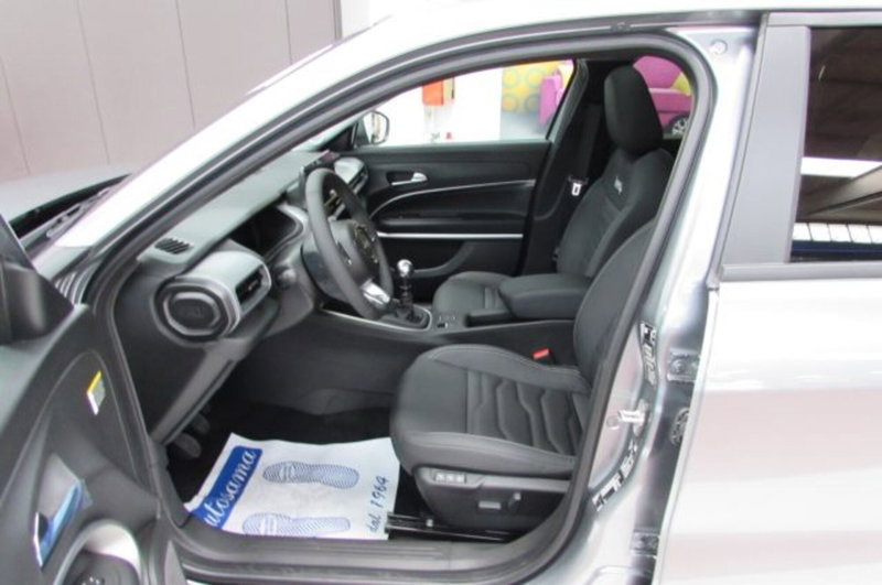 Jeep Avenger nuova a Milano (6)