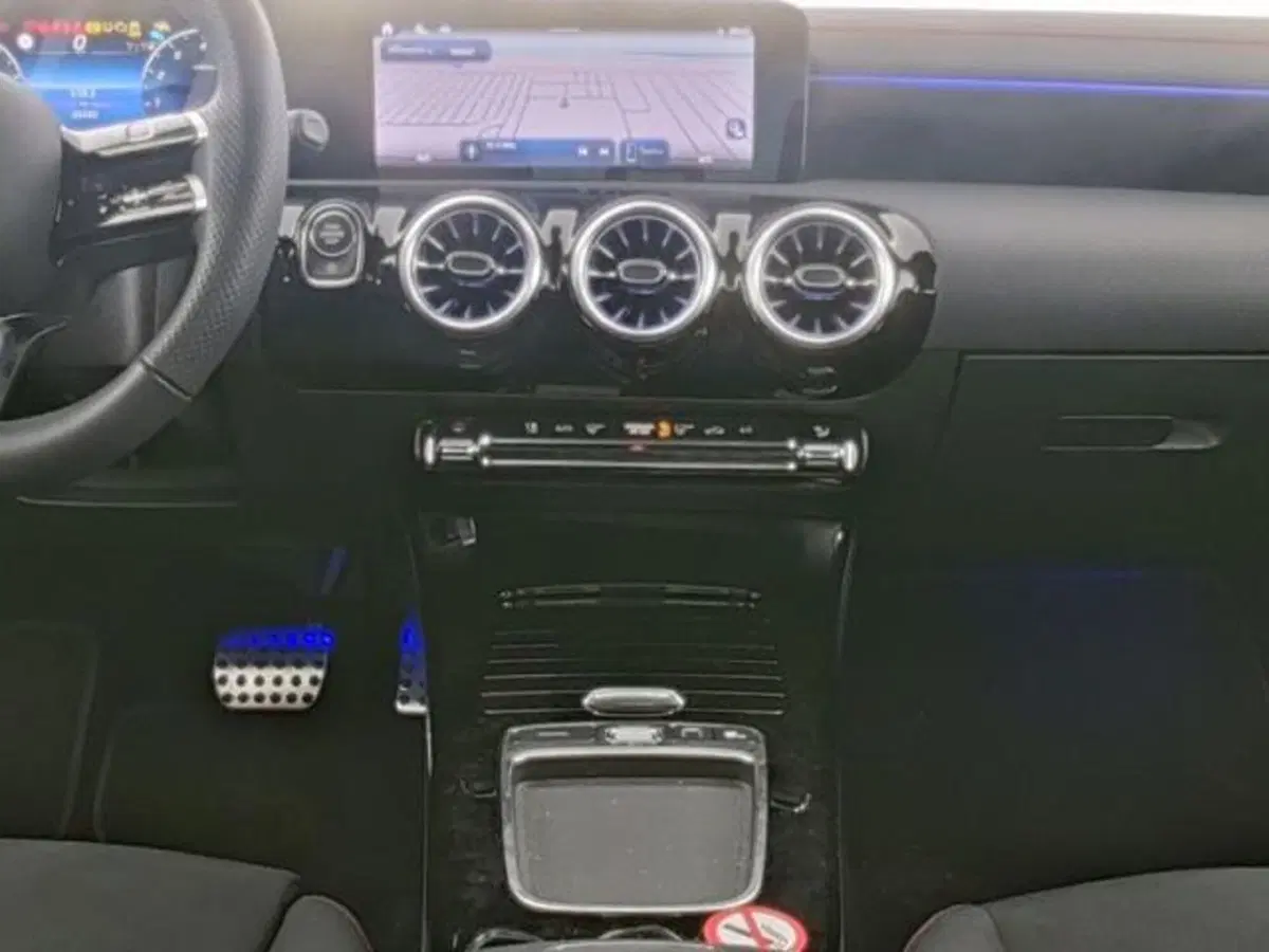 Mercedes-Benz CLA usata a Milano (9)
