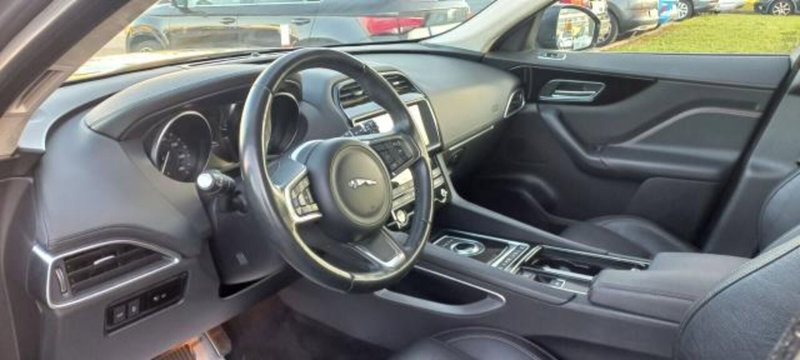 Jaguar F-Pace usata a Udine (11)