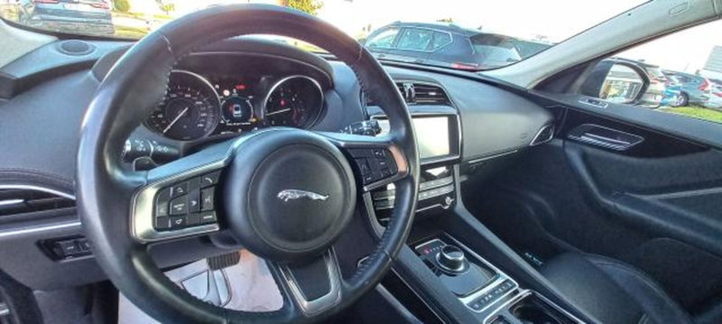 Jaguar F-Pace usata a Udine (19)