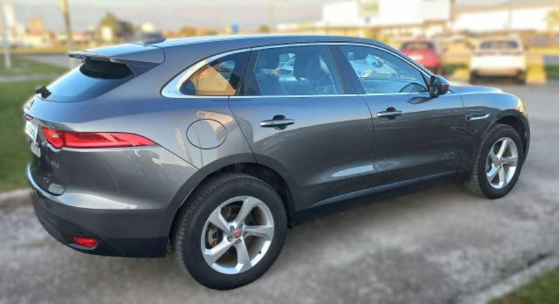 Jaguar F-Pace usata a Udine (6)