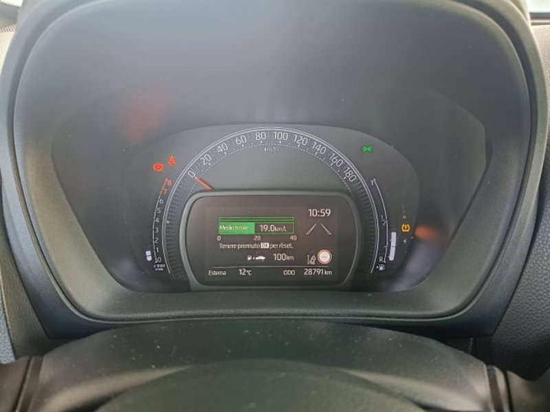 Toyota Aygo X usata a Teramo (11)