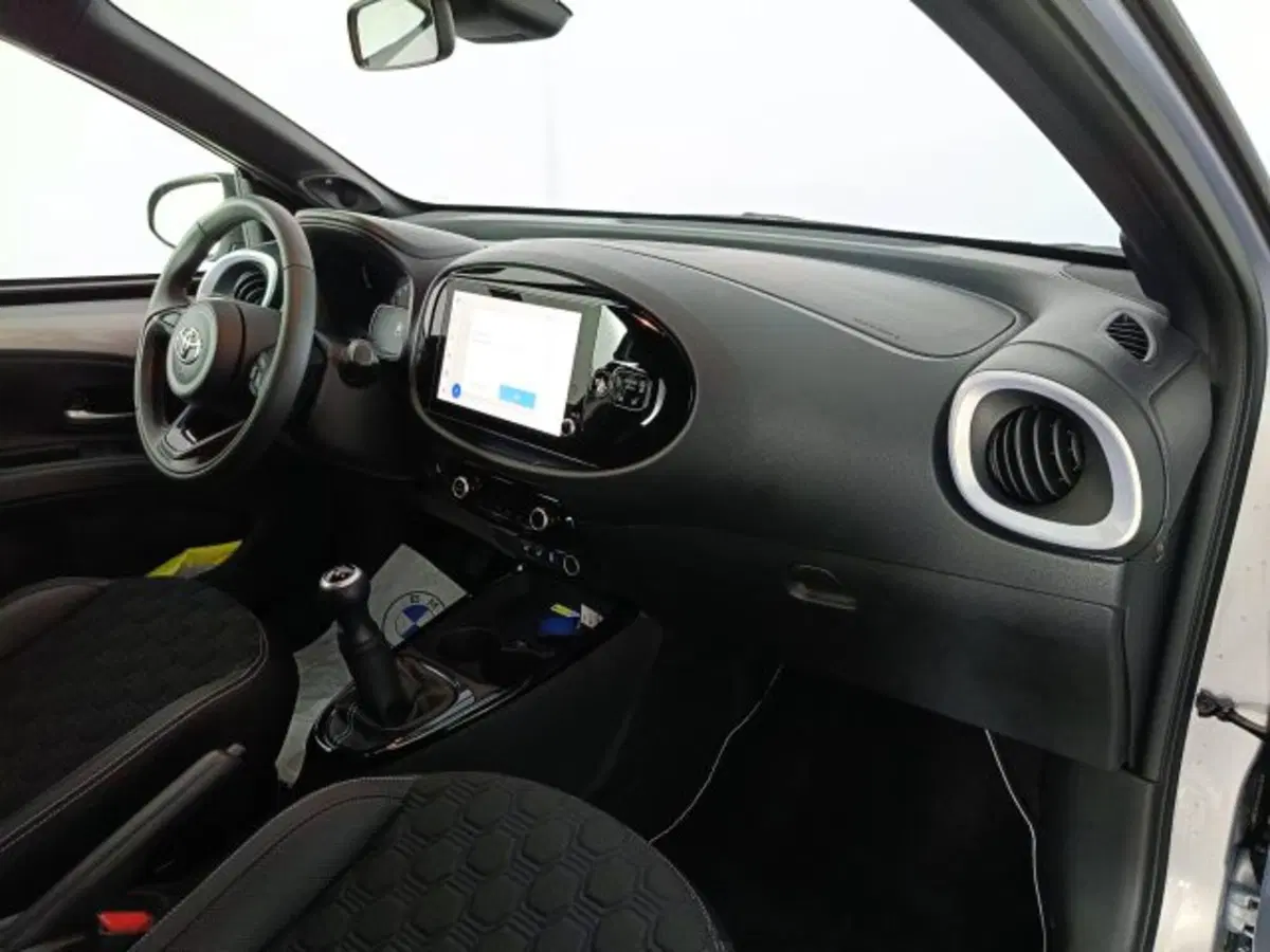 Toyota Aygo X nuova a Teramo (10)