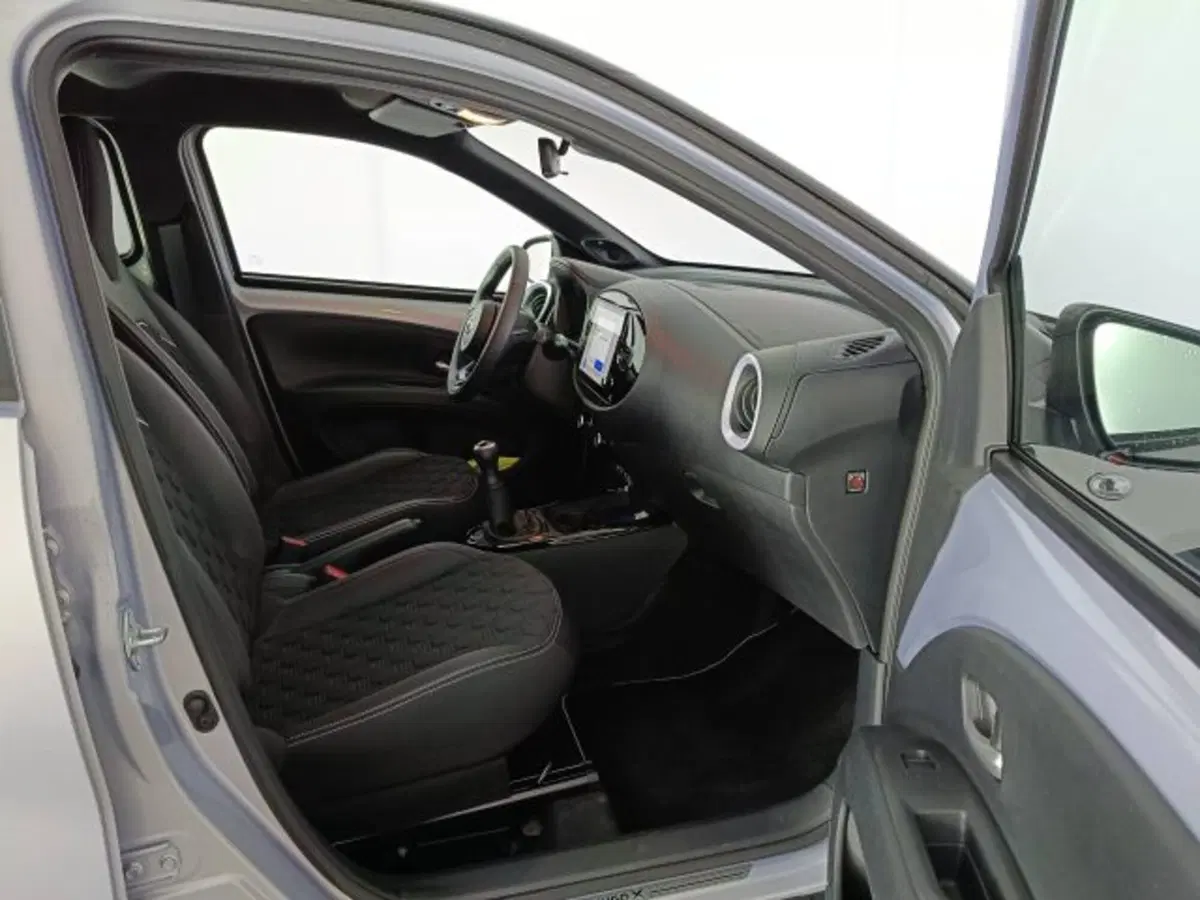 Toyota Aygo X nuova a Teramo (11)