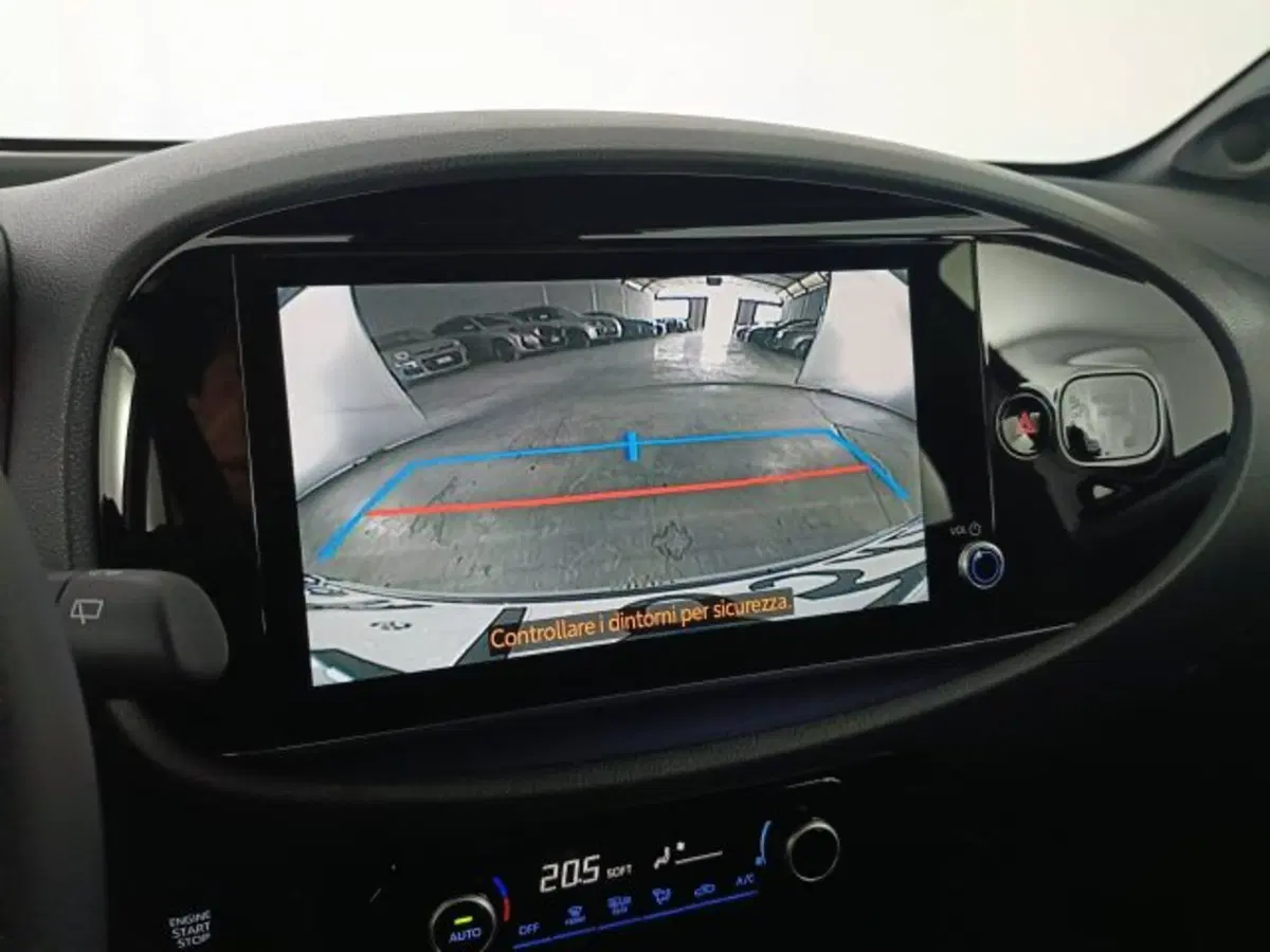 Toyota Aygo X nuova a Teramo (14)
