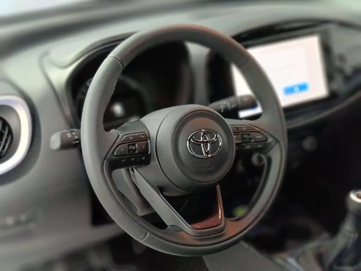 Toyota Aygo X nuova a Teramo (18)