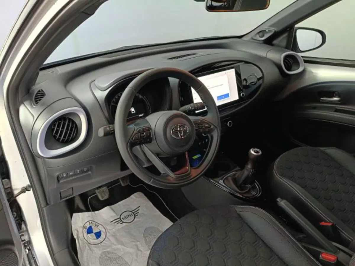 Toyota Aygo X nuova a Teramo (7)