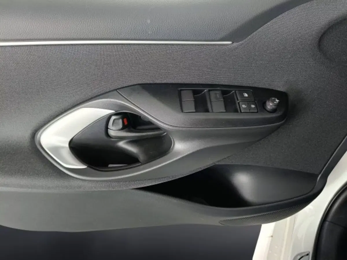 Toyota Yaris nuova a Teramo (17)