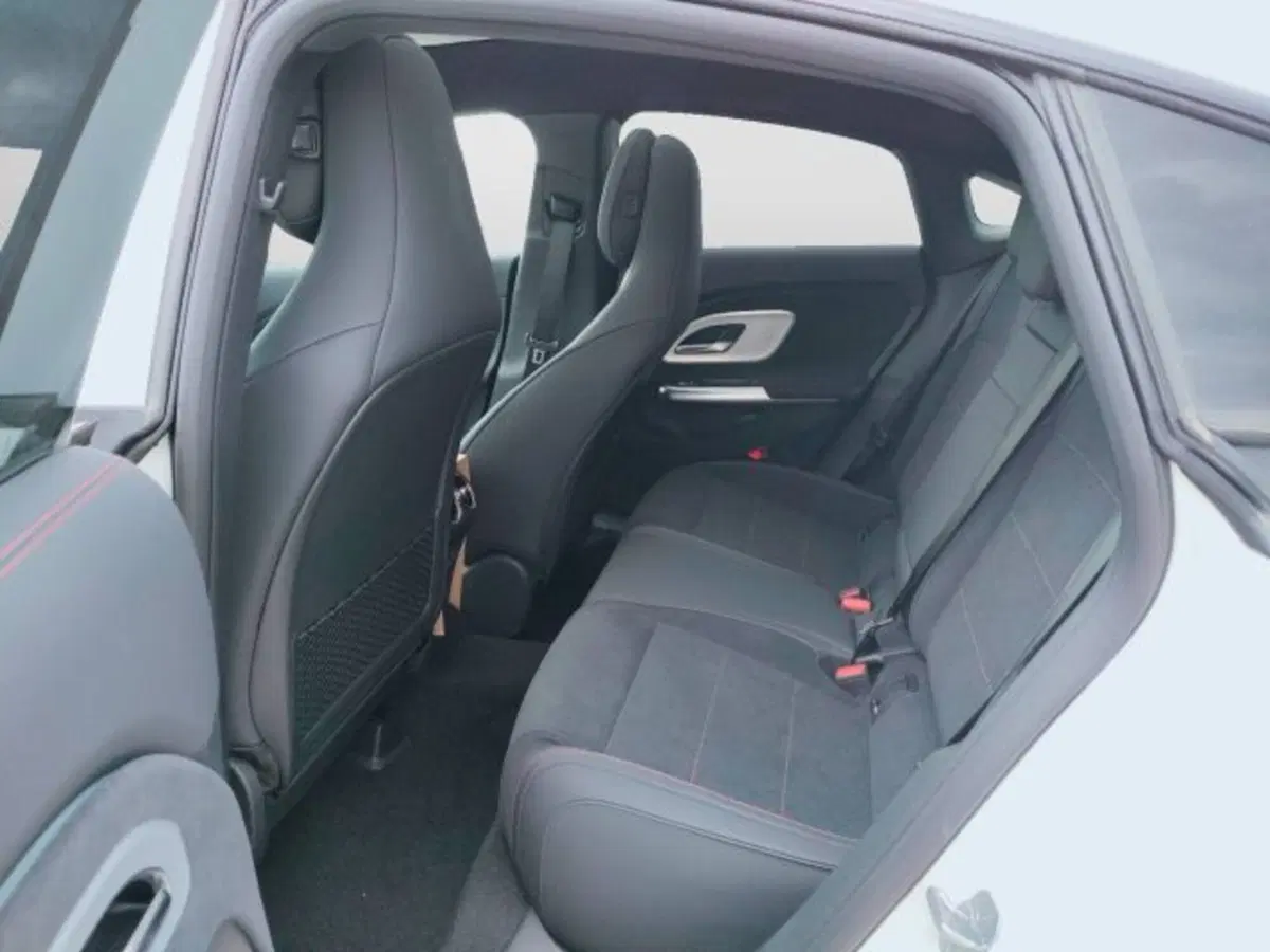 Mercedes-Benz CLA EQ nuova a Teramo (12)