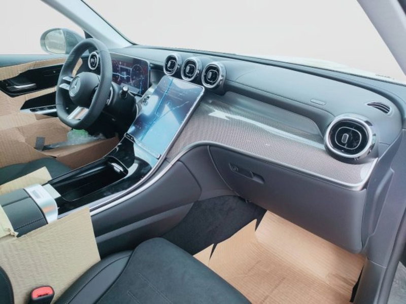 Mercedes-Benz GLC SUV nuova a Teramo (9)