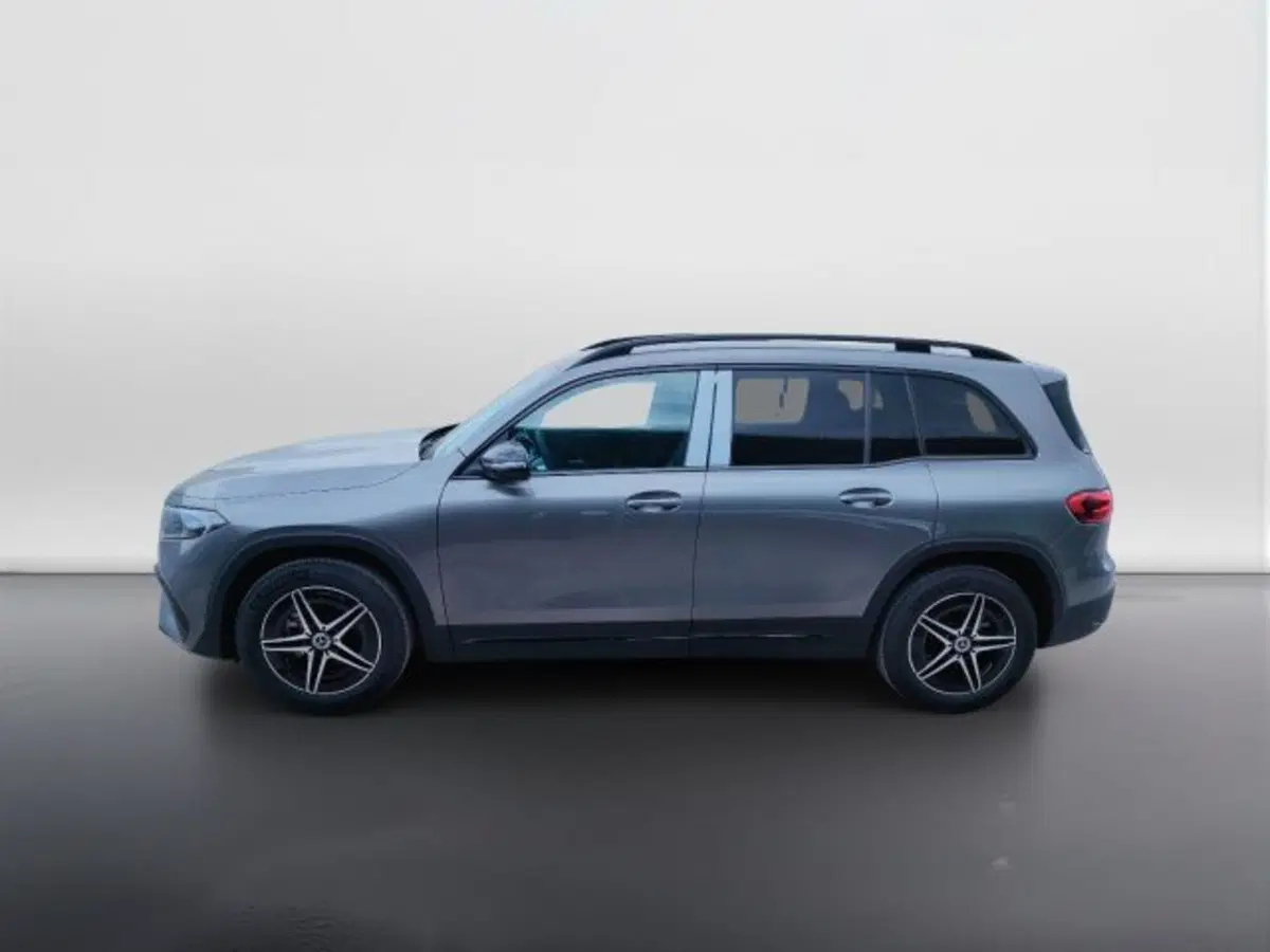 Mercedes-Benz EQB nuova a Teramo (3)